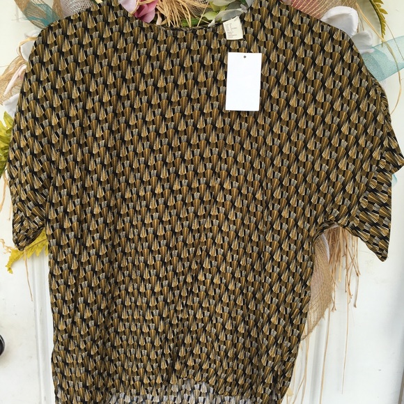 H&M Tops - 💜H&M Gorgeous Geo Print Black Gold Blouse NWT!💋